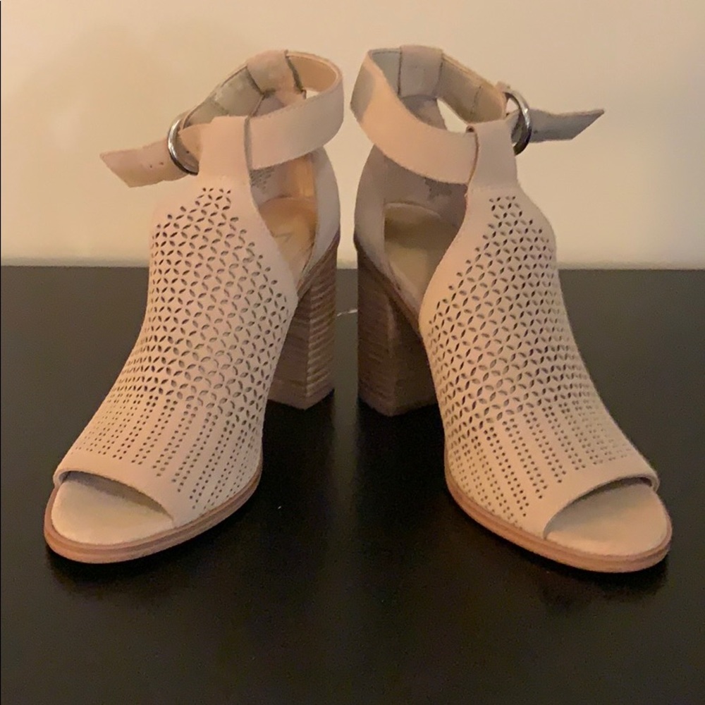 VIXEN PEEPTOE SANDAL